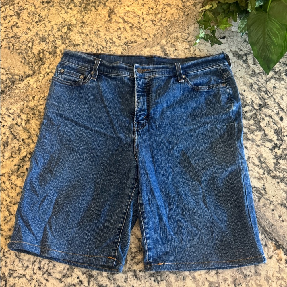 Levi’s Denim 9” Jean Shorts Women’s Size 16 - Picture 16 of 16